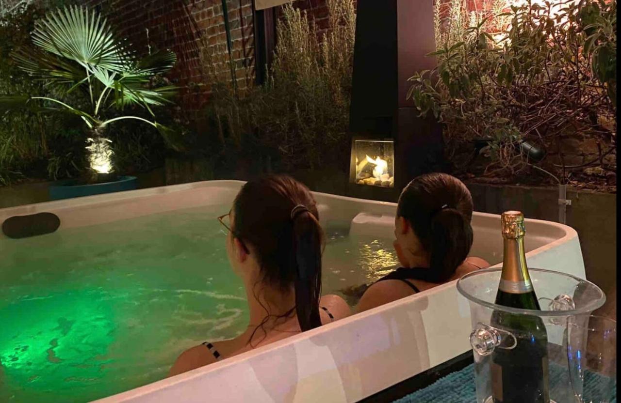 Le Jacuzzi De Marie Ll Apartamento Tourcoing Exterior foto