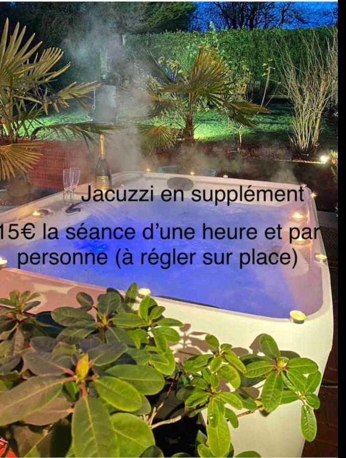 Le Jacuzzi De Marie Ll Apartamento Tourcoing Exterior foto